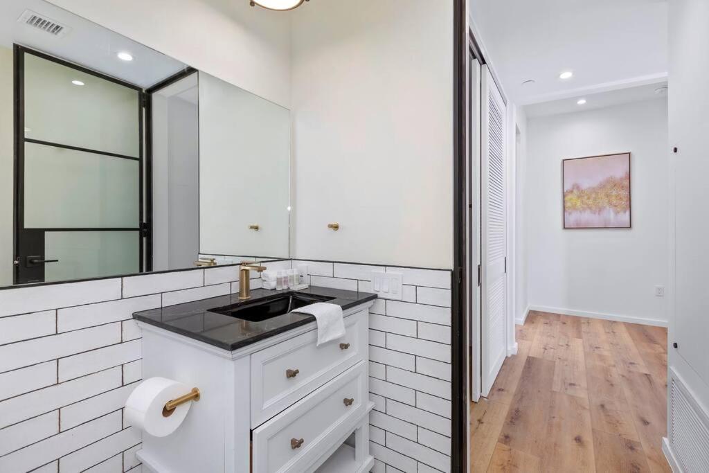 Apartamento 4br Modern & Spacious Townhouse W/ Free Parking