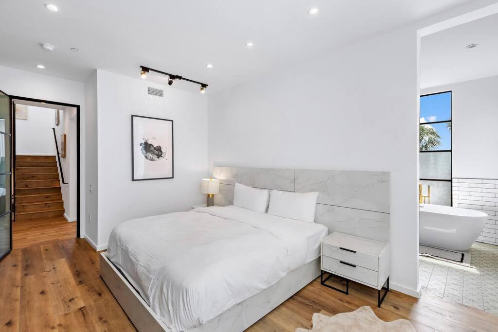 Apartamento 4br Modern & Spacious Townhouse W/ Free Parking
