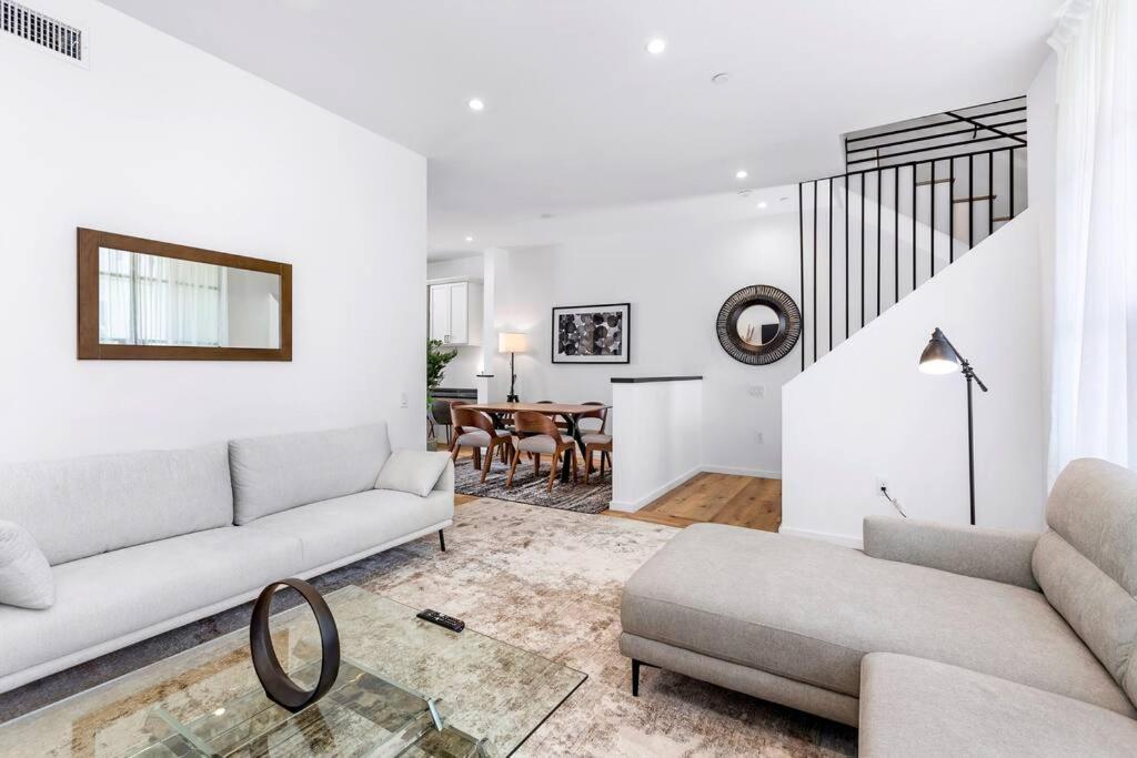 4br Modern & Spacious Townhouse W/ Free Parking Apartamento